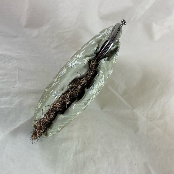 Vintage Handmade Satin Clutch Embroidered Dragon Design Metal Kiss Clasp Purse - Picture 7 of 9